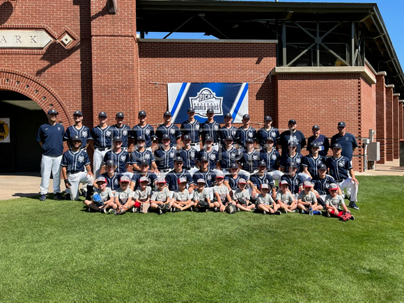 2022 World Series Team with LL 3